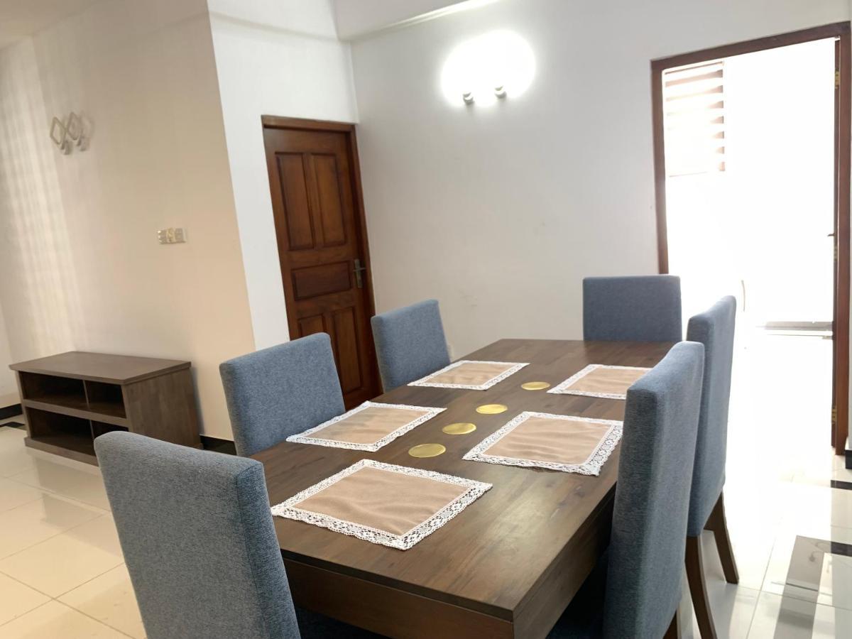 Bella Vista Luxury Service Dehiwala - Excello Residencies Unit 5 Level 7 41a, Vandewart Place, Dehiwala