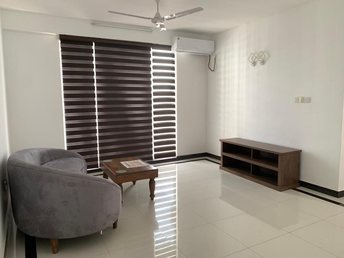 Bella Vista Luxury Service Dehiwala - Excello Residencies Unit 5 Level 7 41a, Vandewart Place, Dehiwala * Colombo