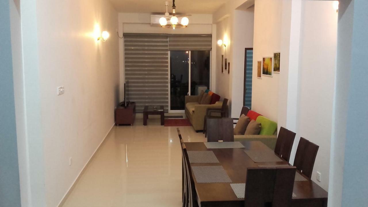 Bella Vista Luxury Service Dehiwala - Excello Residencies Unit 5 Level 7 41a, Vandewart Place, Dehiwala